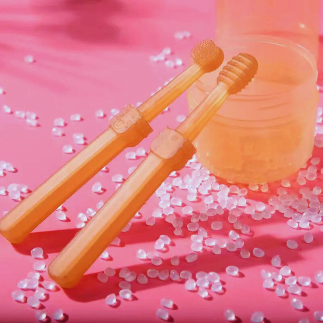 Silicone dog toothbrush set with travel case