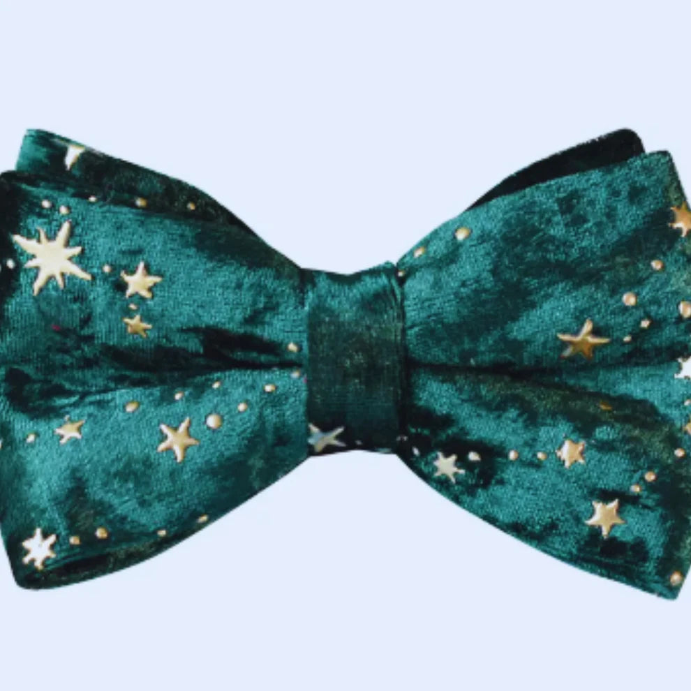 Luxurious dog collar with lead and bow tie - velvet design with star pattern for festive occasions