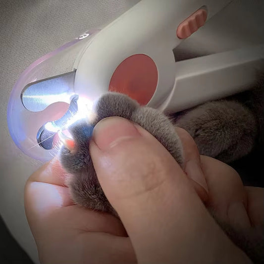 Claw clippers for dogs and cats with safety cap and non-slip handle