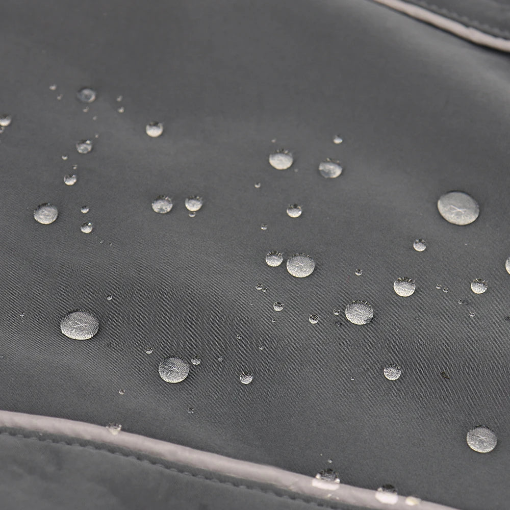 Waterproof raincoat for dogs, including suitability for dog harnesses "Storm Protection+"